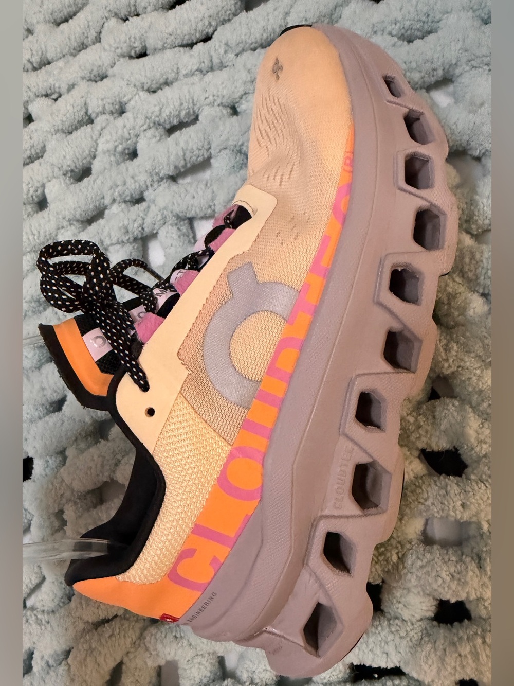 On Cloudmonster Running Shoes in Lt Orange & Bright Orange Trim Women’s Sz 7 - Picture 10 of 17